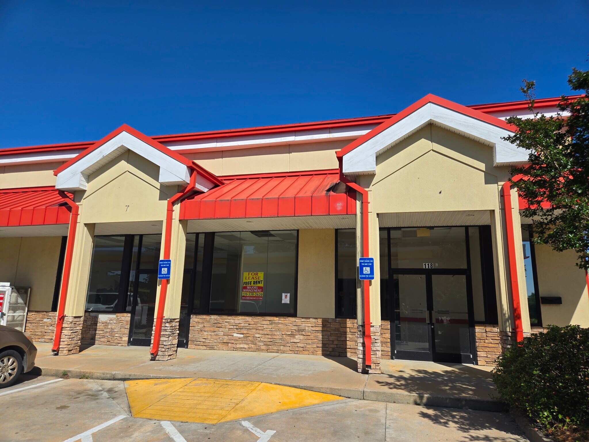 118 N Oliver St, Elberton, GA for lease Interior Photo- Image 1 of 5