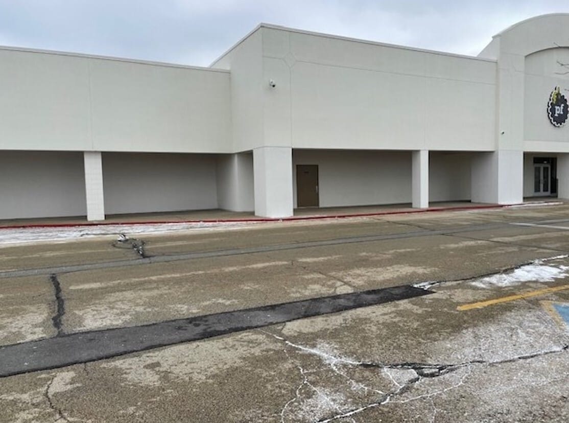 2000 N Neil St, Champaign, IL à louer Photo du bâtiment- Image 1 de 2