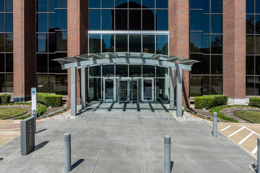 2400 Lakeside Blvd, Richardson, TX à louer - Photo du bâtiment - Image 3 de 11