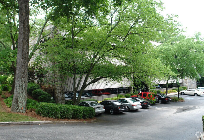 300 W Wieuca Rd NE, Atlanta, GA à louer - Photo du bâtiment - Image 3 de 3