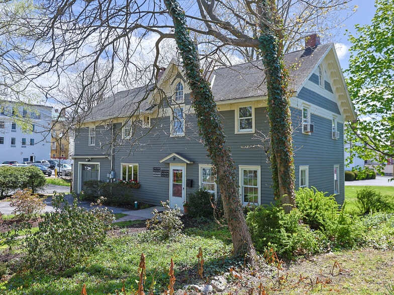 19 Hill St, Goshen, NY for sale - Primary Photo - Image 1 of 16