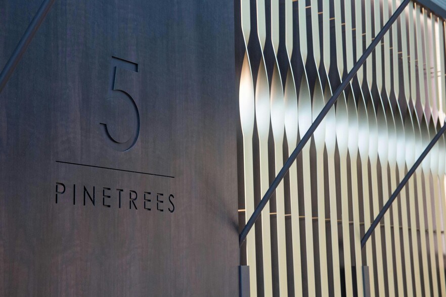 5 Chertsey Ln, Staines à louer - Photo du bâtiment - Image 3 de 14