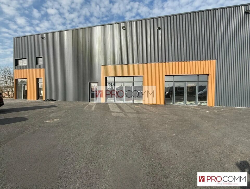 Retail in Luisant for lease Building Photo- Image 1 of 5