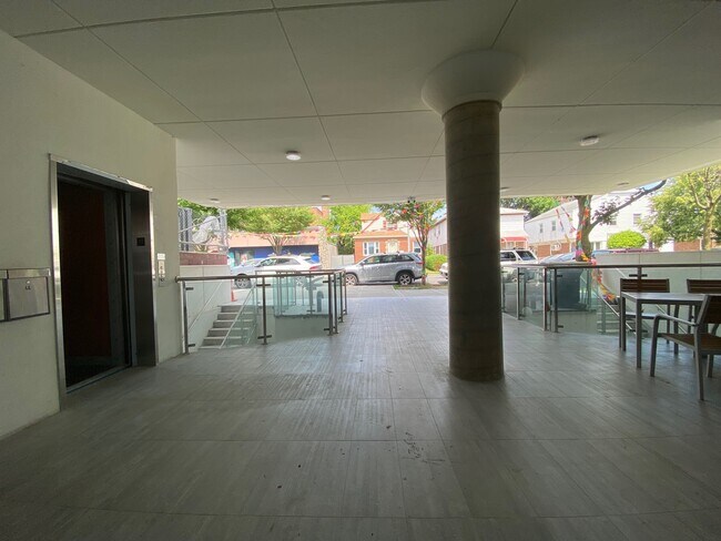 More details for 61-10 182nd St, Fresh Meadows, NY - Office/Retail for Lease