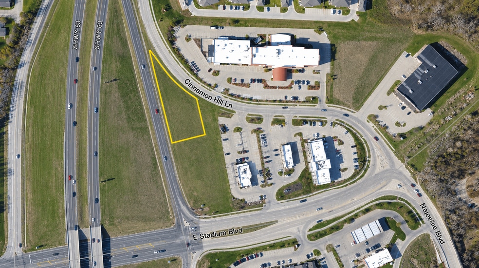 1401 Cinnamon Hill Ln, Columbia, MO for sale - Primary Photo - Image 1 of 3