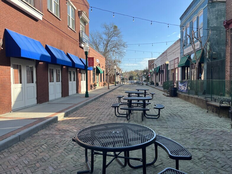 237 S Cedar St, Summerville, SC à louer - Photo du bâtiment - Image 2 de 4