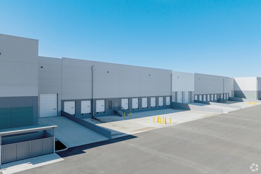 901 Venture Way, Gilroy, CA à louer - Photo du bâtiment - Image 3 de 12