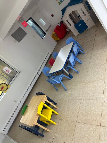 7314 Yellowstone Blvd, Forest Hills, NY à louer - Photo du bâtiment - Image 2 de 15