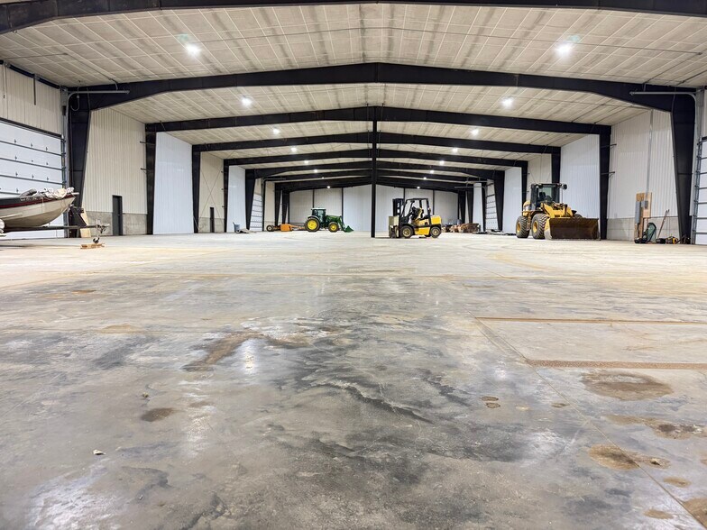 414 W Industrial Rd, Canton, SD à louer - Photo du bâtiment - Image 3 de 6