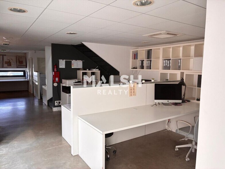 Bureau dans Décines-Charpieu à louer - Photo du bâtiment - Image 2 de 10