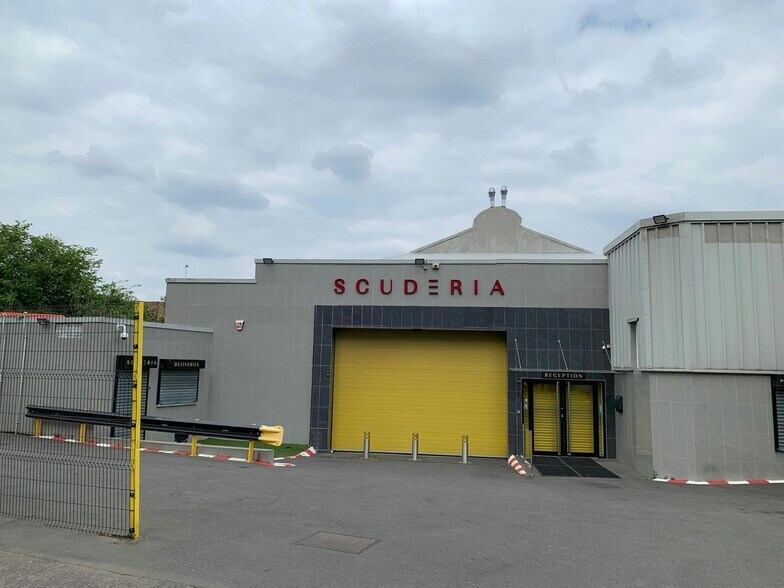 93 Bollo Ln, Londres à vendre - Photo du bâtiment - Image 1 de 6