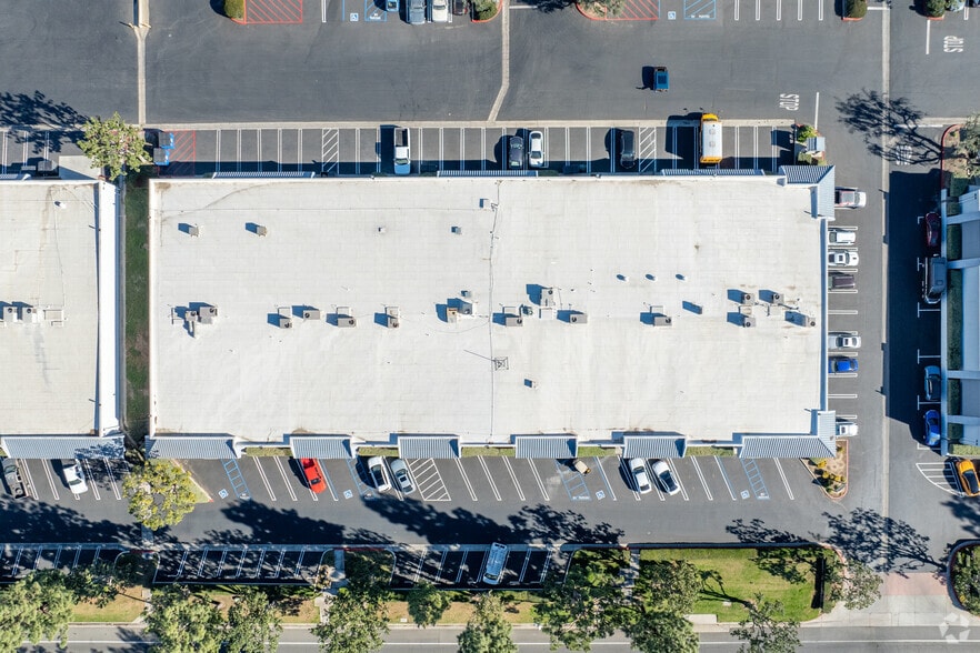 1600 Chicago Ave, Riverside, CA for lease - Building Photo - Image 3 of 9