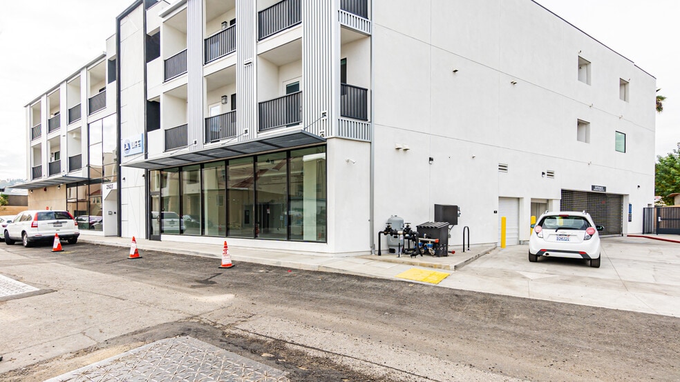 2923-2927 N Allesandro St, Los Angeles, CA à louer - Photo du bâtiment - Image 3 de 7
