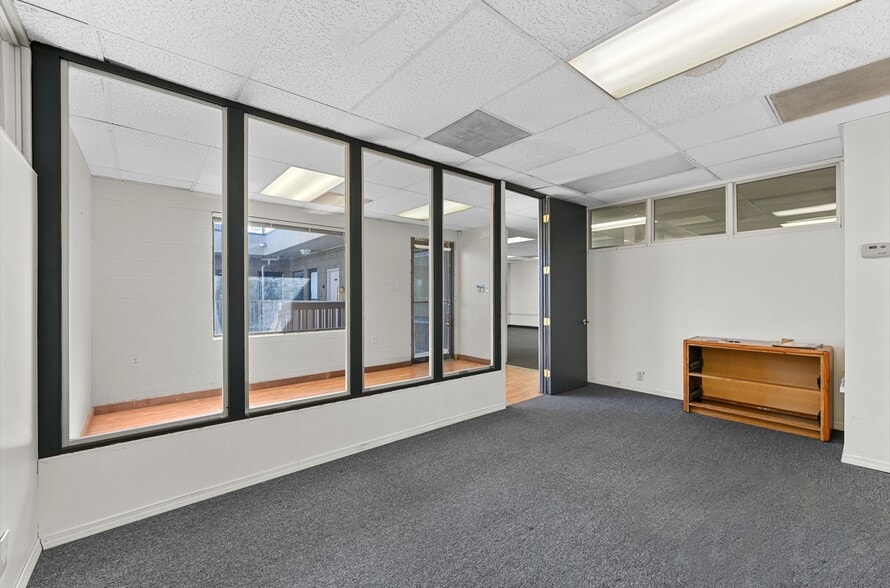 4682 Iowa St, San Diego, CA for lease - Interior Photo - Image 3 of 17