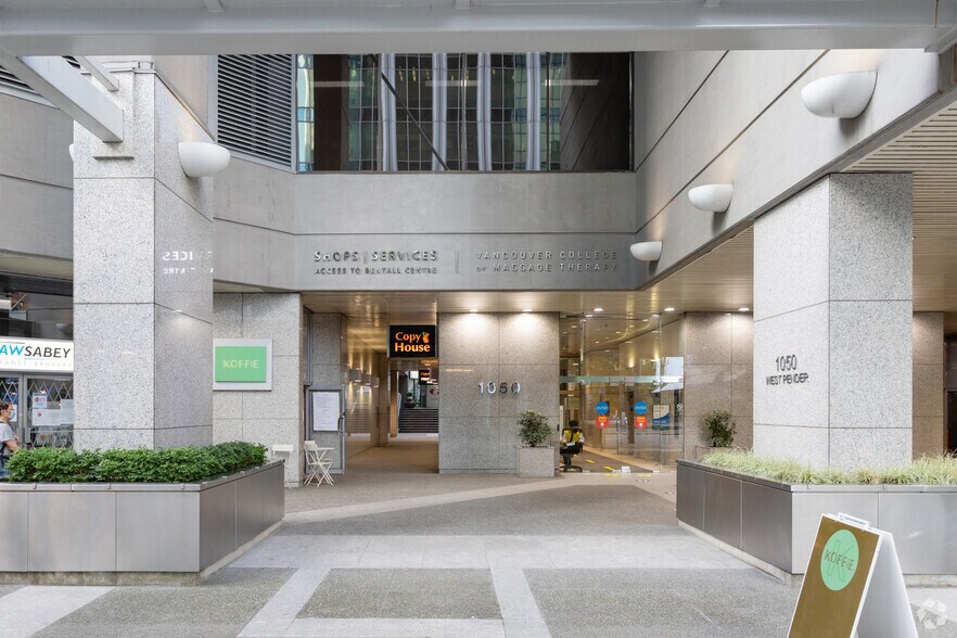 1050 W Pender St, Vancouver, BC à louer - Photo du bâtiment - Image 3 de 6