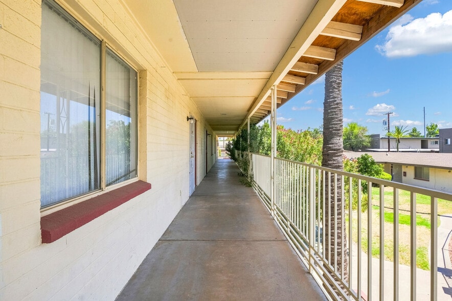 1123 E Sierra Vista Dr, Phoenix, AZ for sale - Building Photo - Image 3 of 45