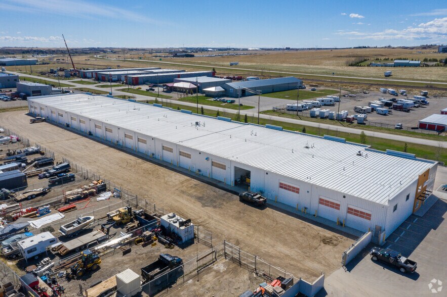 393 Rd Avenue East, Foothills No 31, AB à vendre - Photo du bâtiment - Image 2 de 9