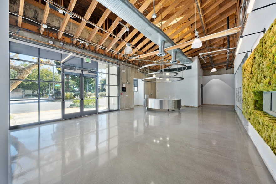10567 Jefferson Blvd, Culver City, CA for lease - Building Photo - Image 3 of 25