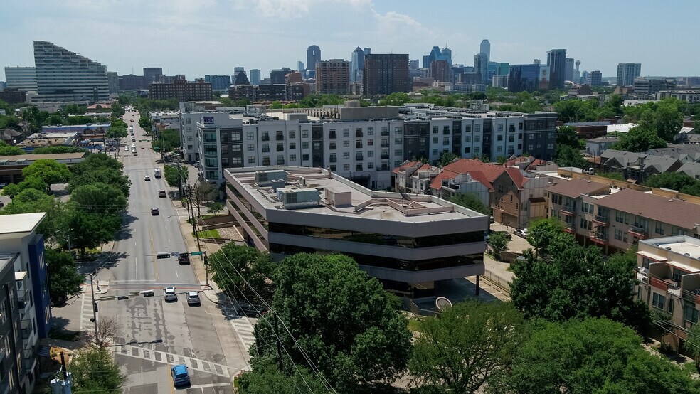 4211 Cedar Springs Rd, Dallas, TX à louer - Photo du bâtiment - Image 2 de 19