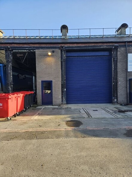15A Station Industrial Estate Sheppard Street, Swindon for lease - Primary Photo - Image 1 of 1