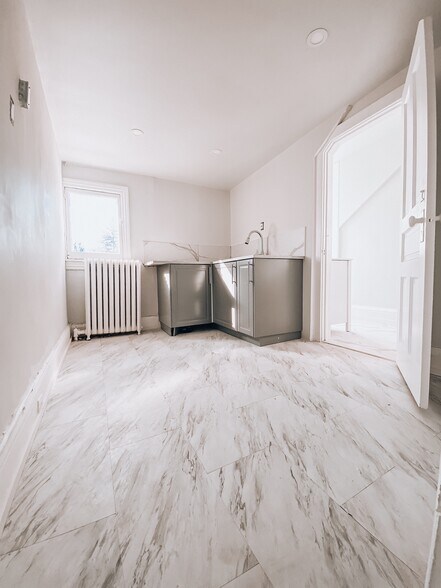 2722 Yonge St, Toronto, ON à vendre - Photo du bâtiment - Image 2 de 13