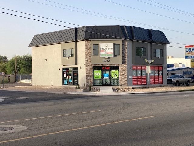 3051 E Thomas Rd, Phoenix, AZ for lease Primary Photo- Image 1 of 23