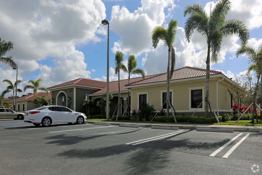 585 NW Lake Whitney, Port Saint Lucie, FL for sale - Building Photo - Image 2 of 10