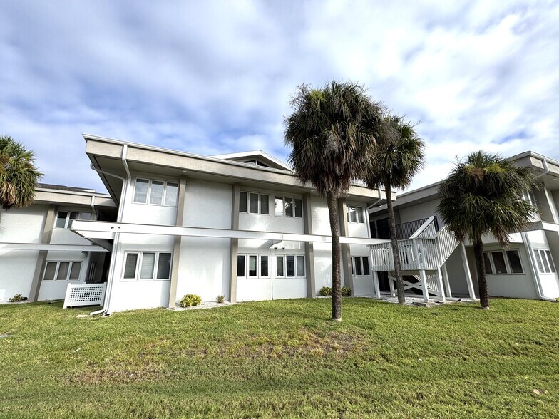 1705 Colonial Blvd, Fort Myers, FL for lease - Building Photo - Image 2 of 19