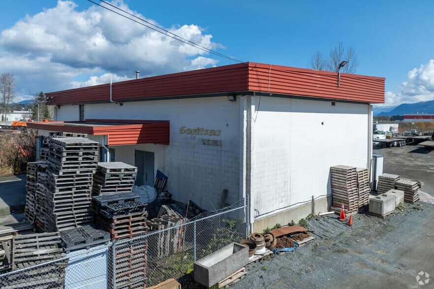 990 Riverside Rd, Abbotsford, BC for sale - Primary Photo - Image 1 of 4