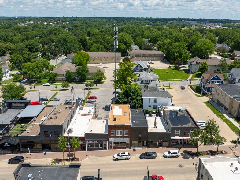 2218 College St, Cedar Falls, IA for lease - Aerial - Image 2 of 20