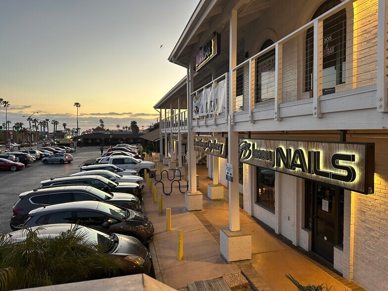 910 Grand Ave, San Diego, CA à louer - Photo du bâtiment - Image 2 de 14