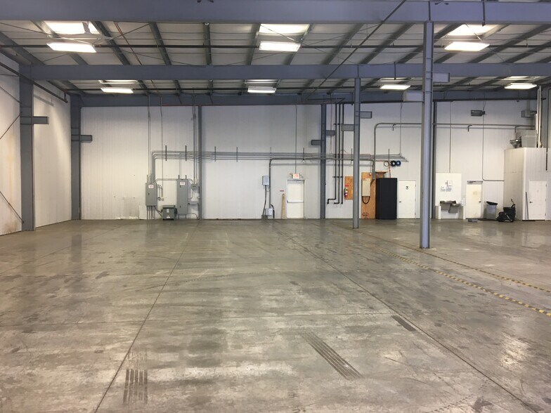 Arrowhead Drive Buildings 1 & 2 portefeuille de 2 propriétés à vendre sur LoopNet.ca - Photo du bâtiment - Image 3 de 8