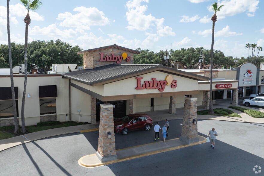 4901-5115 N 10th St, McAllen, TX for sale - Primary Photo - Image 1 of 6