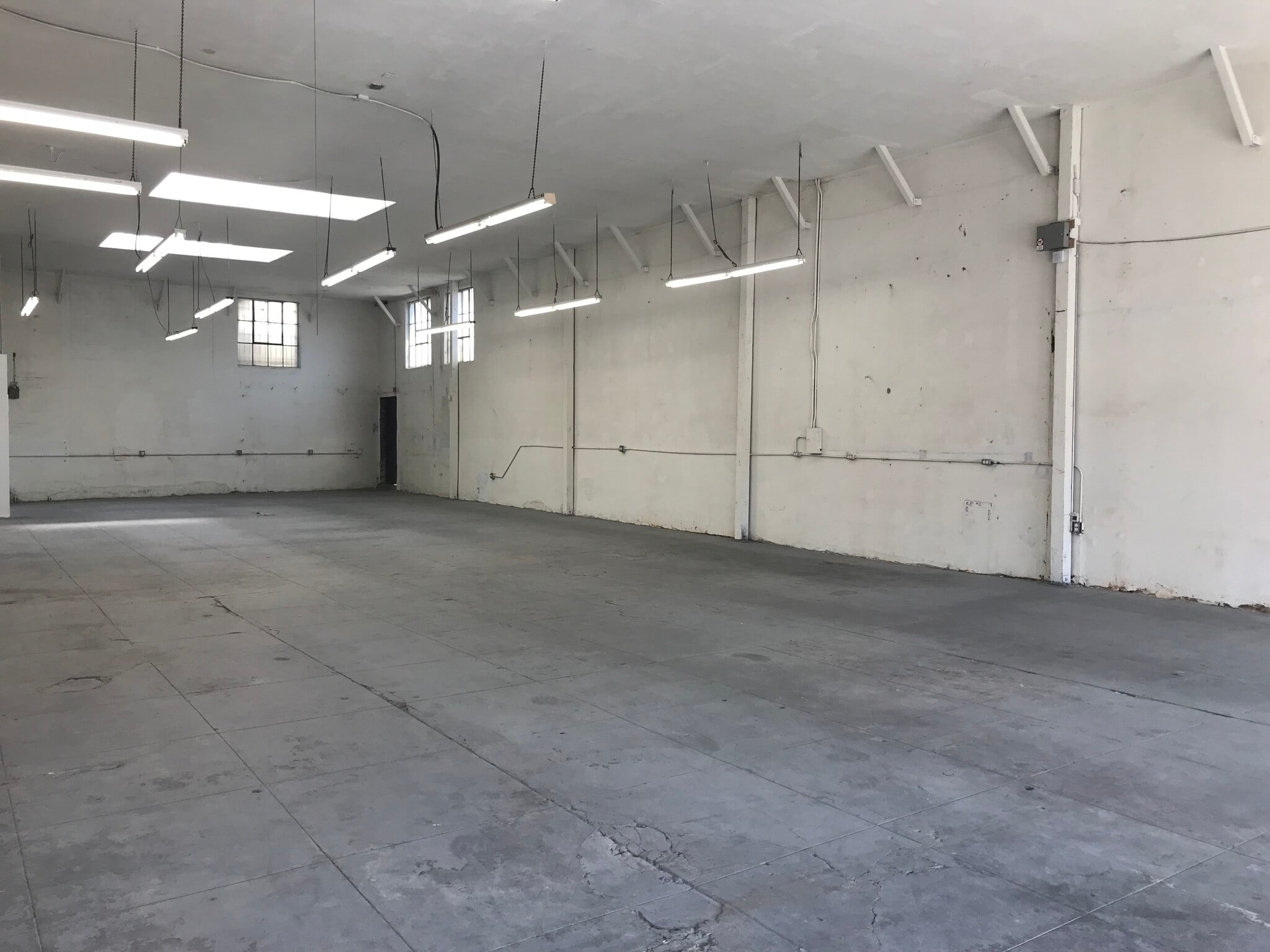 1044 S La Brea Ave, Los Angeles, CA for lease Interior Photo- Image 1 of 1