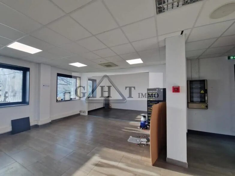 Retail in Ivry-sur-Seine for lease - Interior Photo - Image 1 of 3