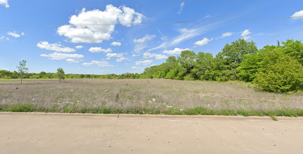 811 Graham Dr, Sherman, TX à vendre - Photo du bâtiment - Image 2 de 3