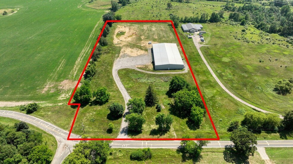 8975 Page Ave, Jackson, MI à vendre - Photo du bâtiment - Image 2 de 45
