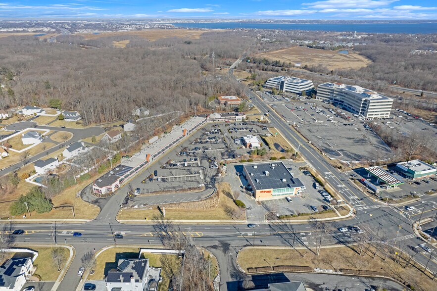 345 Matawan Rd, Matawan, NJ à louer - Photo du bâtiment - Image 3 de 23