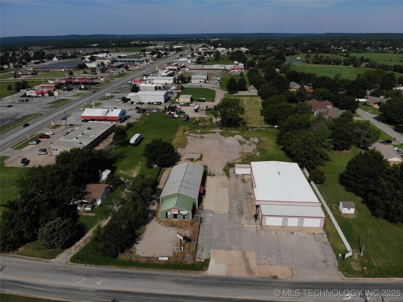 106 N Lombard Ln, Skiatook, OK à vendre - Photo du bâtiment - Image 2 de 11