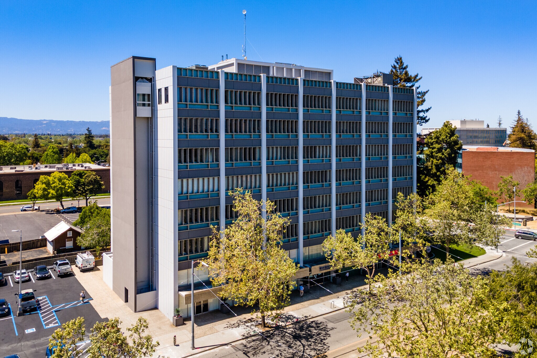 777 N 1st St, San Jose, CA à louer Photo du bâtiment- Image 1 de 5