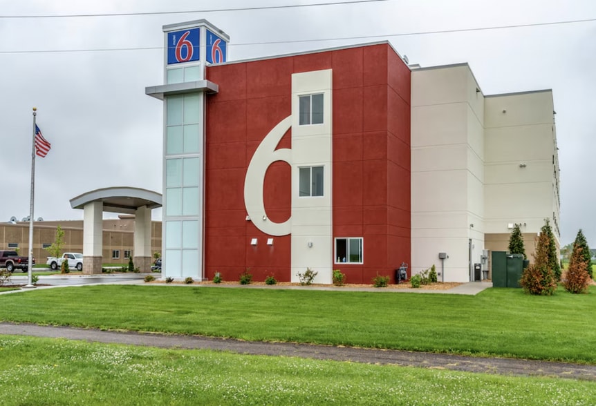 1731 Premier Dr, Mankato, MN à vendre - Photo du bâtiment - Image 2 de 14