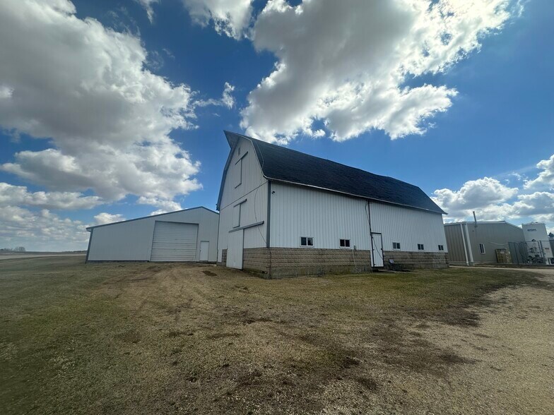 636 S East St, Mount Carroll, IL for sale - Building Photo - Image 2 of 25