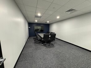 4100 Edison Lakes Pky, Mishawaka, IN à vendre Photo du bâtiment- Image 2 de 12