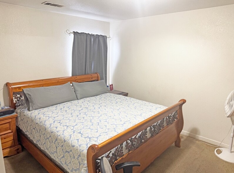 1412-1426 N Palm St, Turlock, CA à vendre - Photo du bâtiment - Image 3 de 9