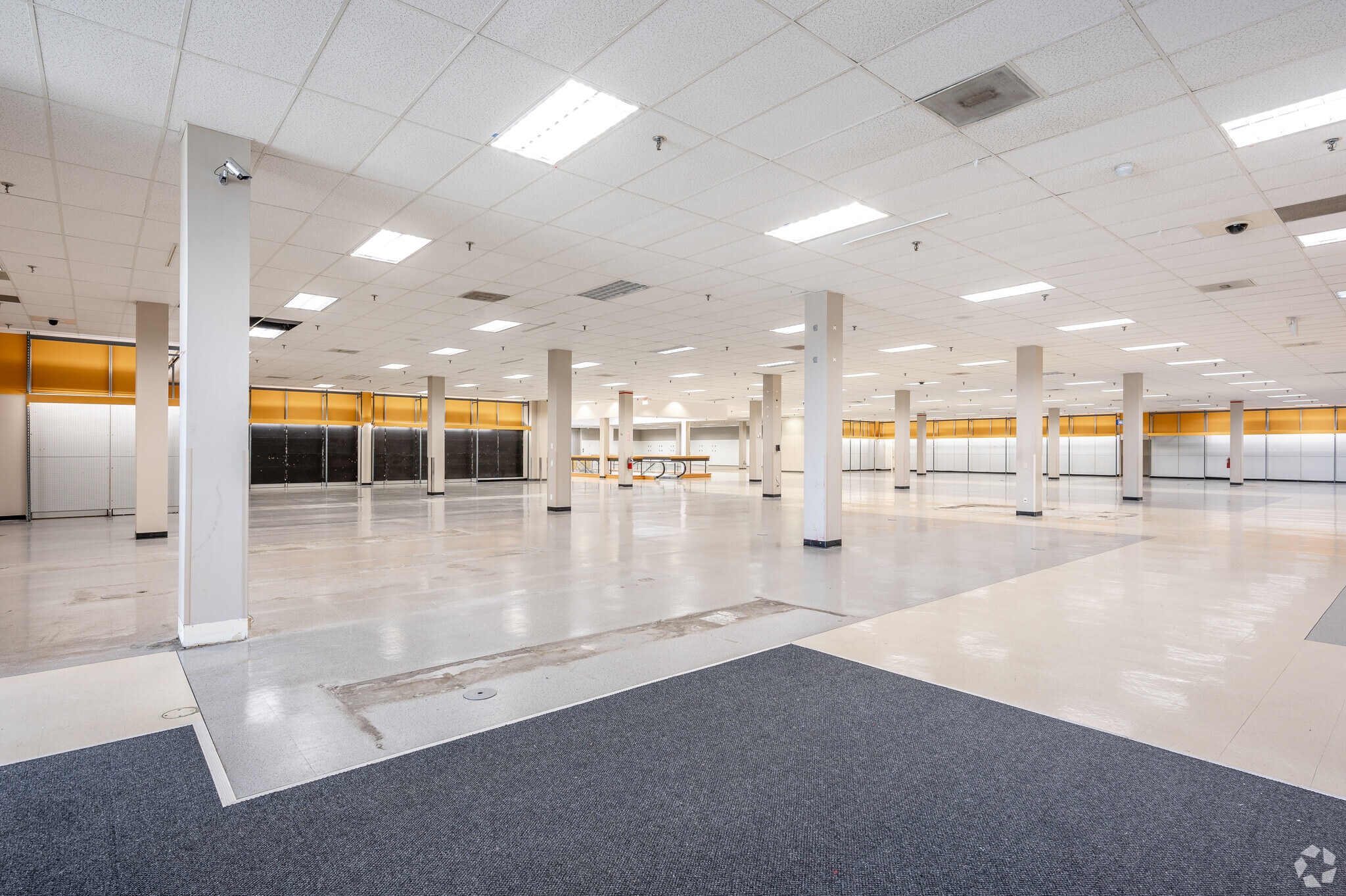 4800 S Hulen St, Fort Worth, TX à louer Photo principale- Image 1 de 13