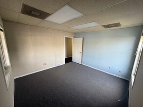 23409-23411 Jefferson Ave, Saint Clair Shores, MI for lease Interior Photo- Image 2 of 8