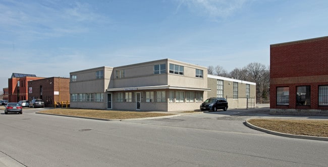 Plus de détails pour 59 Skagway Ave, Toronto, ON - Industriel à vendre