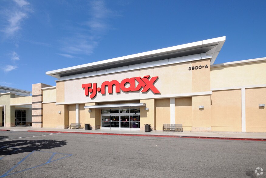 3900-3940 S Bristol St, Santa Ana, CA à louer - Photo du bâtiment - Image 2 de 4