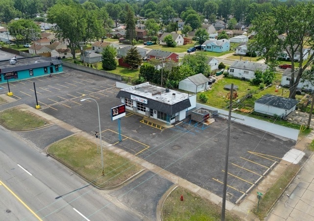 33775 Ford Rd, Garden City, MI for lease - Building Photo - Image 2 of 5