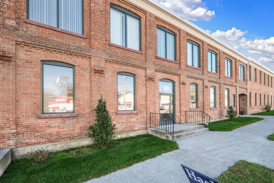 637-641 Broadway, Newburgh, NY à louer - Photo du bâtiment - Image 3 de 5